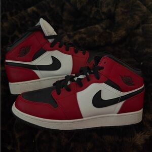 Air Jordan 1 Mid ‘Chicago’